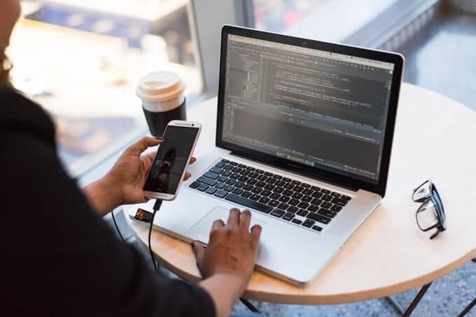 صورة لـ كيفية مشاركة اتصال الجوّال على أي هاتف ذكي مع Linux للحصول على الإنترنت | connect_computer_mobile_hotspot_android.jpg.optimal-WvWXhUfs-DzTechs