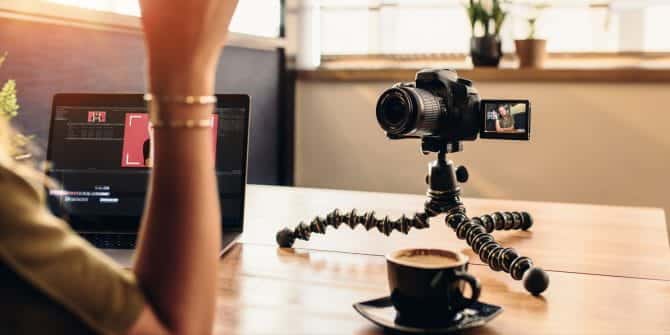 صورة لـ أفضل تطبيقات تعديل الفيديو المجانية للتدوين المرئي (Vlog) على Android و iOS | Best_vlogging_camera_under_300-pQbPVYfs-DzTechs