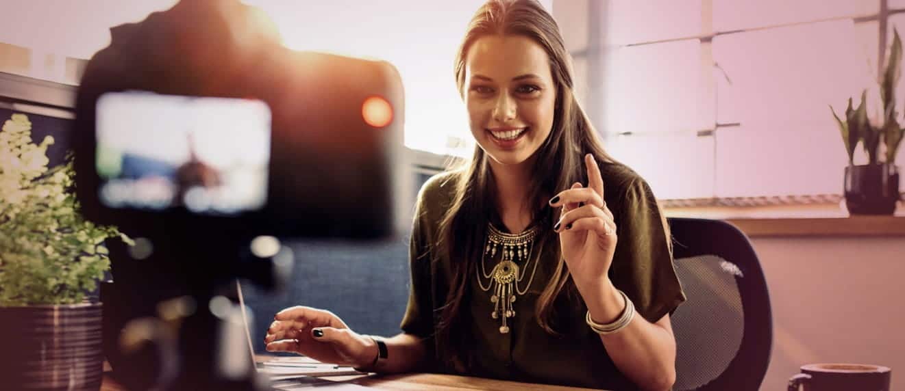 صورة لـ كيفية البث المباشر مع أكثر من شخصين على YouTube مجانًا (خيار سهل) | blogpost_30livestreamingideas-7ZJW0Xfs-DzTechs