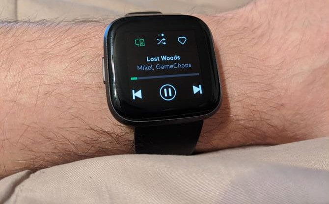 صورة لـ كيفية الاستماع إلى Spotify على ساعة Fitbit الخاصة بك | 04_Spotify_Now_Playing_Fitbit_Versa_670x416-JT05rMfs-DzTechs