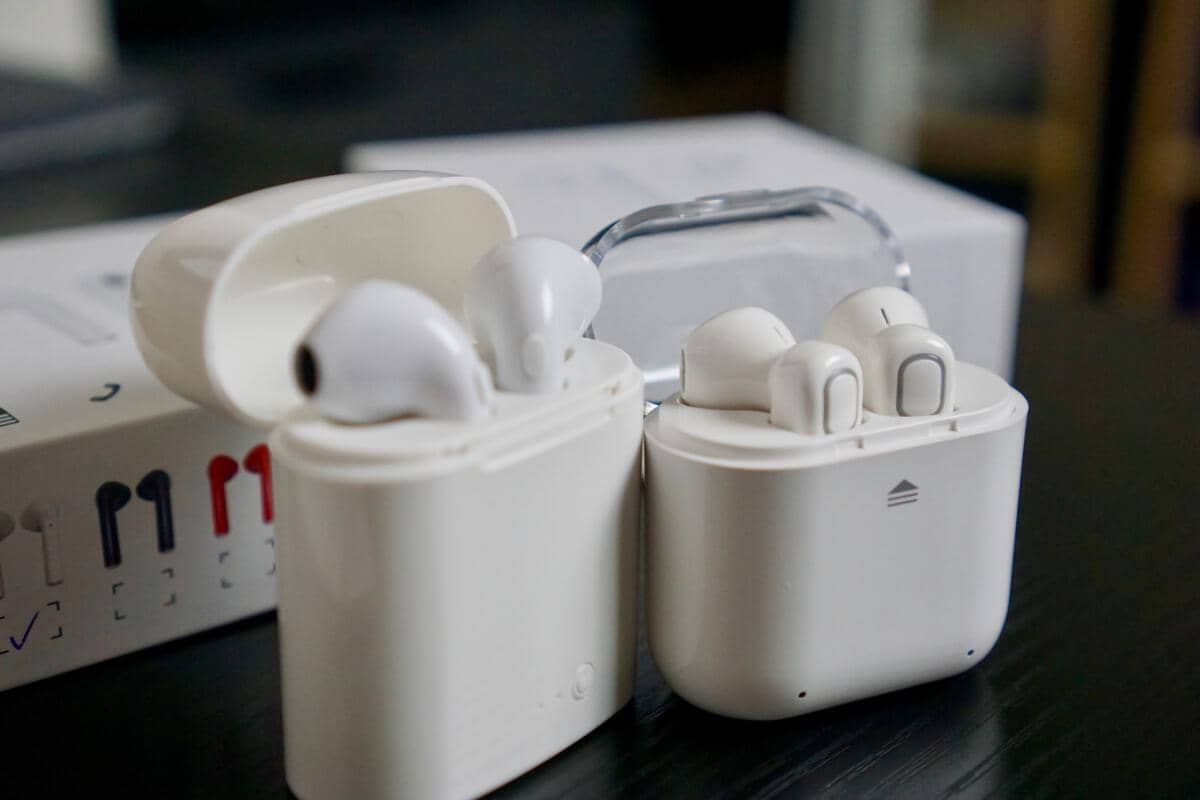 صورة لـ مقارنة بين AirPods المزيفة والحقيقية: أفضل الطرق لاكتشاف السماعات المقلدة | airpods_knockoffs_100775512_large.3x2-aQNFrMfs-DzTechs
