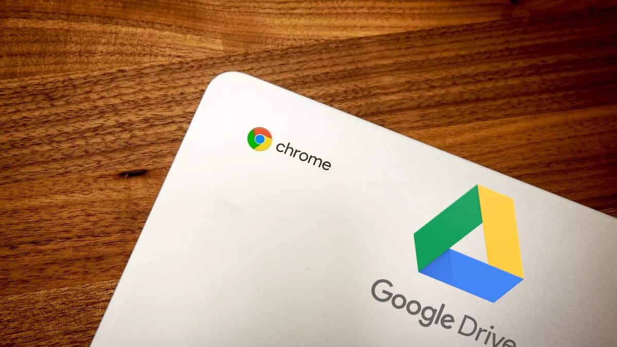 صورة لـ كيفية التنزيل مباشرةً إلى Google Drive على Chromebook | asus_chromebook_flip_c302ca_7304_002-1xTQOags-DzTechs