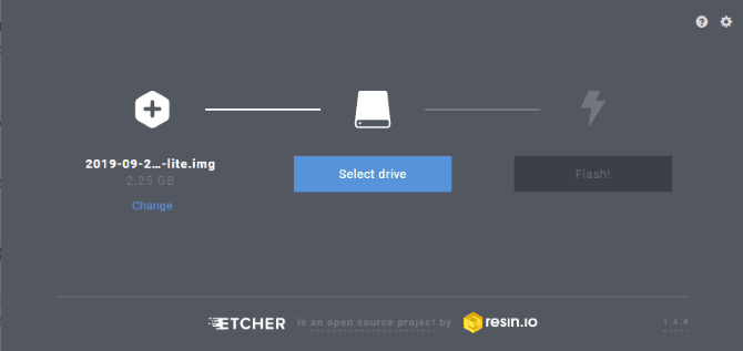 صورة لـ كيف تقوم بتحديث Raspberry Pi الخاص بك إلى أحدث نظام تشغيل Raspbian | muo_diy_etcher_raspbian_lite-HMgweMfs-DzTechs