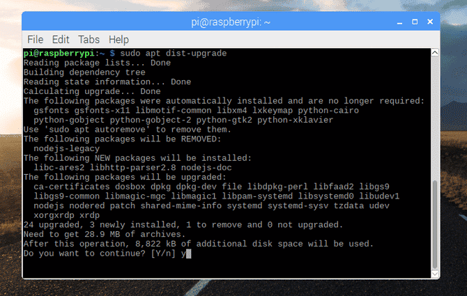 صورة لـ كيف تقوم بتحديث Raspberry Pi الخاص بك إلى أحدث نظام تشغيل Raspbian | muo_linux_raspbian_upgrade_terminal-omiweMfs-DzTechs