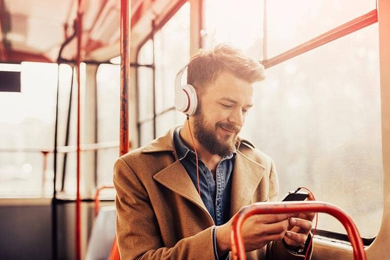 صورة لـ كيفية الاستماع إلى الموسيقى مع الأصدقاء عن بُعد عبر الإنترنت | 5_podcast_picks_770X513-VNpgbRfs-DzTechs