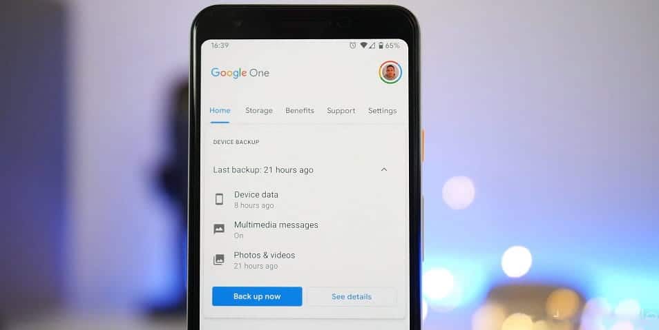 صورة لـ مقارنة بين النسخ الاحتياطي لـ Android والنسخ الاحتياطي لـ Google One: أيهما تختار؟ | Backup_Android_phone_using_Google_One_close_jHQPucgs-jUGQucgs-DzTechs