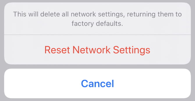 صورة لـ هل “الإرسال السريع” (AirDrop) لا يعمل؟ يُمكنك إصلاحه بسرعة مع هذه النصائح | Reset_Network_Settings_confirmation_popup_on_iPhone-2yp1zQfs-DzTechs