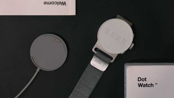 صورة لـ مُراجعة Dot Watch 3: الساعة الذكية الأولى في العالم التي تحتوي على تقنية برايل | box-1-DzTechs