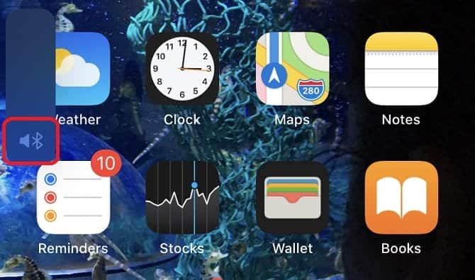 صورة لـ مكبرات صوت iPhone لا تعمل؟ إليك كيفية إصلاحها | iPhone_volume-r3aJINfs-DzTechs