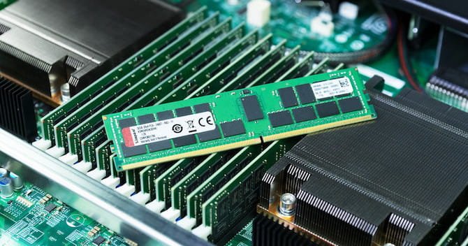 صورة لـ ما هي الترقيات التي ستُحسن أداء جهاز الكمبيوتر الخاص بك أكثر؟ | kingston_ram-XZW6IQfs-DzTechs