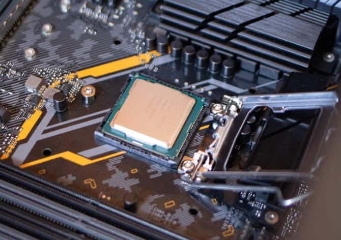 صورة لـ المُكونات والأجزاء الأساسية لجهاز الكمبيوتر وكيفية ترقيتها | muo_diy_pc_parts_cpu-Oc2YQNfs-DzTechs