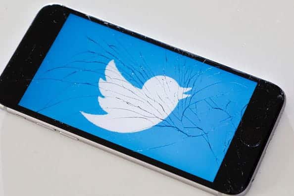صورة لـ كيفية حذف جميع تغريداتك في آن واحد على Twitter؟ | the_logo_of_twitter_is_displayed_on_a_smartphone_with_news_photo_927618004_1533225610-l47h7Ofs-DzTechs