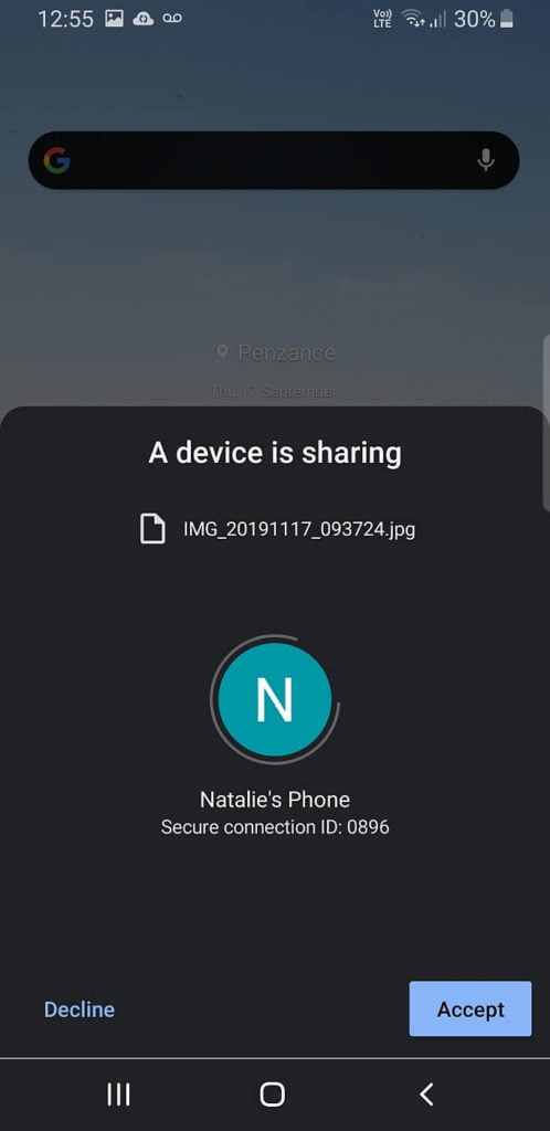 صورة لـ ما المقصود بميزة المشاركة عن قرب على Android؟ | device-is-sharing-nearby-share-498x1024-DzTechs