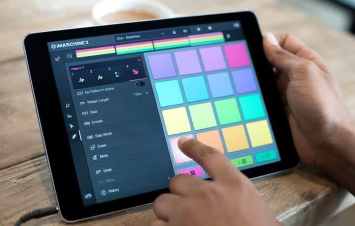 صورة لـ أفضل تطبيقات إنشاء النبضات والإيقاعات لأجهزة Android في عام 2023 | iMASCHINE-2-iPad-App-720x460-DzTechs
