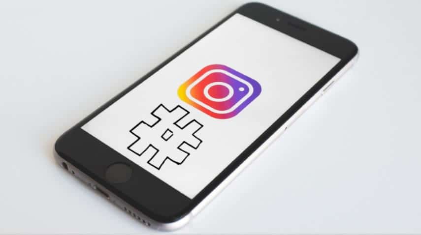 صورة لـ أفضل تطبيقات علامات الهاشتاغ لـ Instagram على أجهزة iOS و Android | instagram_on_iphone-K9Gx3ggs-DzTechs