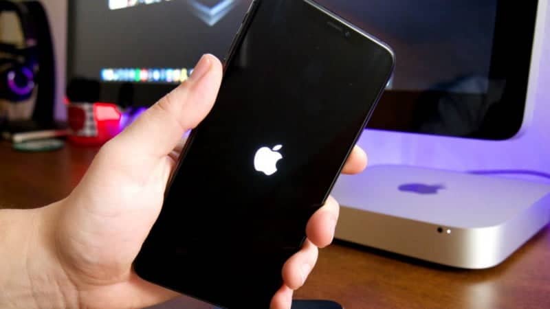 صورة لـ كيفية إصلاح توقّف iPhone على شعار Apple (والمشكلات الأخرى في نظام iOS) | 1D6u0_J7rHX97r2n5NqqE1g-DzTechs