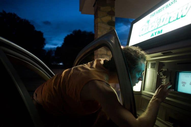 صورة لـ طرق يتم فيها استخدام شبكات Wi-Fi العامة لسرقة هويتك | 1z4P-OGSnSTnXxI0pG6VzXQ-DzTechs