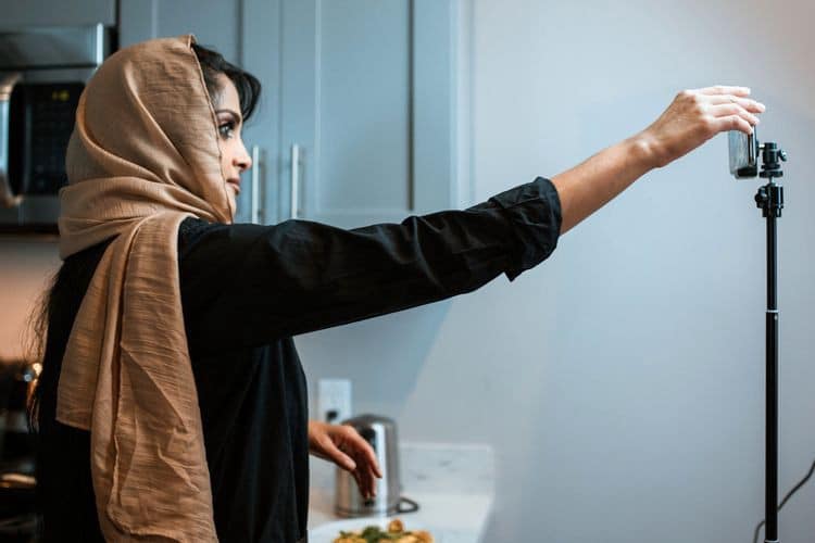 صورة لـ كيفية بدء التدوين المرئي: أفضل النصائح للمبتدئين | 1uZpLr_uf-c0xUuAHOB_Ugw-DzTechs