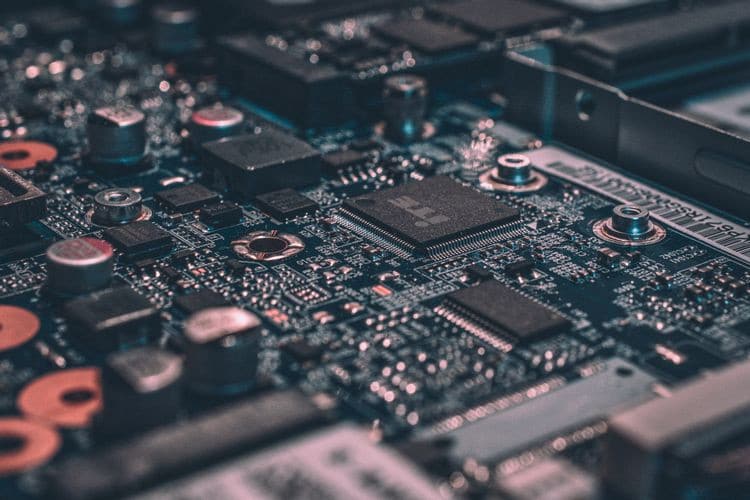 صورة لـ ما هو الانحلال الرقمي وتدهور البيانات؟ | 1CdiYDf0X5sc5CbfceNJQtA-DzTechs