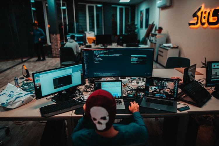 صورة لـ محتوى ضبابي وتشويش على شاشة بدقة 4K؟ أفضل الحلول السريعة | 1yq6JKBan_EWxlZLKV4UCFA-DzTechs