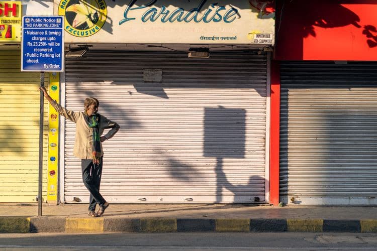 صورة لـ إيجابيات وسلبيات التصوير واسع الزاوية في تصوير الشوارع | 181UJHPppH1_yk_5448NvHw-DzTechs