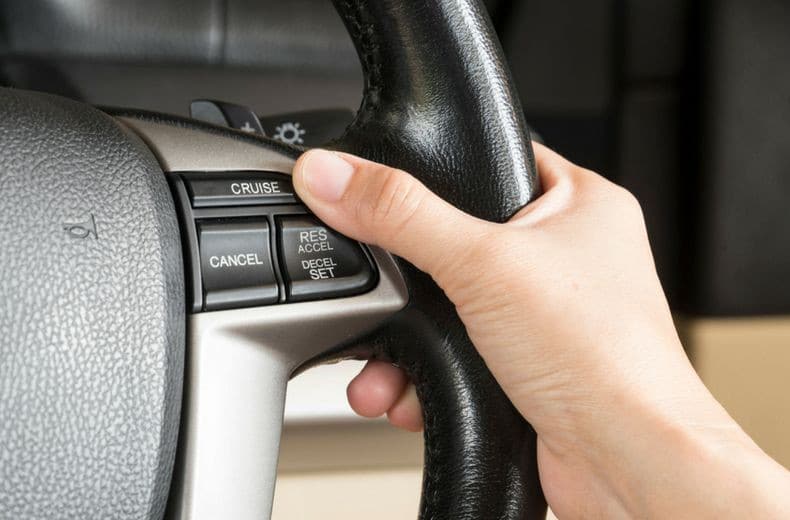 صورة لـ كيف يعمل نظام تثبيت السرعة في المركبات؟ | 1W_s0pQ64uC_X-1Kh74QDxA-DzTechs