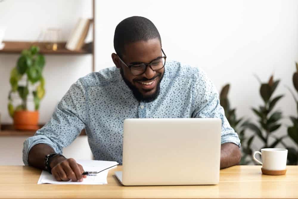 صورة لـ أهم النصائح والسلوكيات في Slack لفرق العمل الإفتراضي | 12Cv1WXNZBamJOeKR980AIw-DzTechs