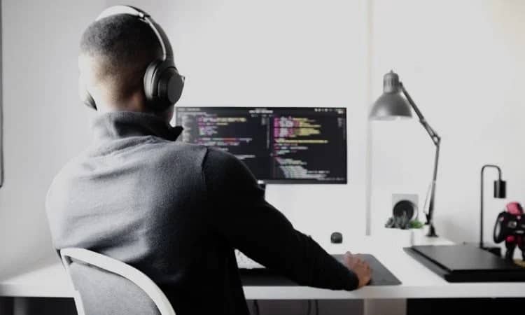 صورة لـ أكثر علامات التحذير على أنَّ الوظيفة عن بُعد سيئة | 1PZflI5cRJToUlz0NA75TrA-DzTechs