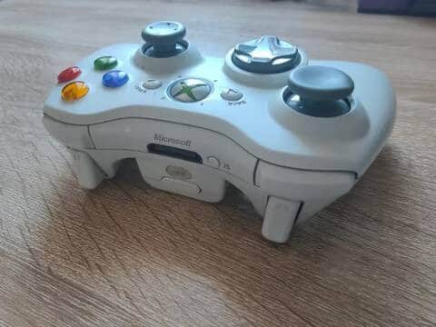 صورة لـ كيفية توصيل ومزامنة جهاز تحكم Xbox 360 | 1GNjfI4D3Tm0r5EnTHR_Fuw-DzTechs