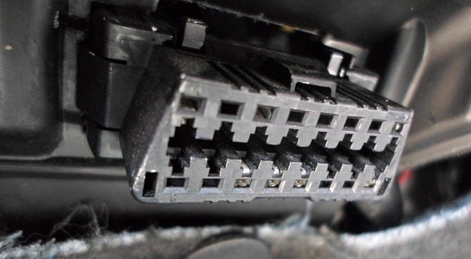 صورة لـ ما هو منفذ OBD-II (تشخيص الأعطال الذاتي) ولماذا يُستخدم؟ | 1jy0EGQAyz5AqO4XR0UgFaA-DzTechs