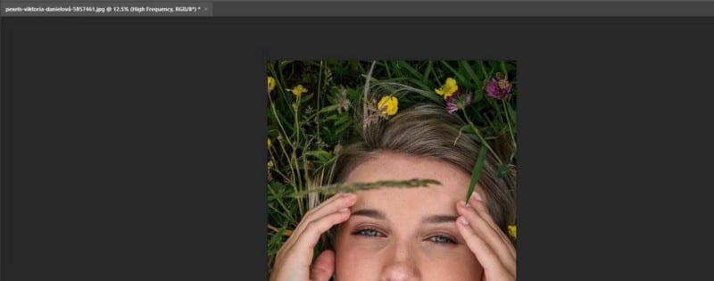 صورة لـ كيفية تنقيح البشرة باستخدام فصل التردد في Photoshop | 1bGdx4NdtocP3Nz2C9FOgSg-DzTechs
