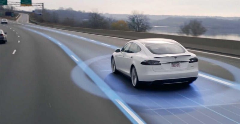 صورة لـ ما هو الكبح الوهمي في سيارة Tesla؟ ولماذا تم رفع دعوى قضائية ضد الشركة؟ | 19BVO0haW-2aKYK4D5yiC2g-DzTechs