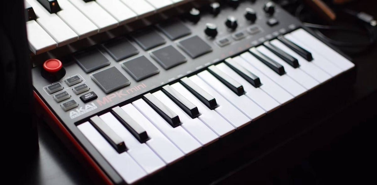 صورة لـ الأشياء التي يجب أن تعرفها عند شراء لوحة مفاتيح MIDI الأولى | 1X-4ePIWQkQDDI1lZT6W95g-DzTechs
