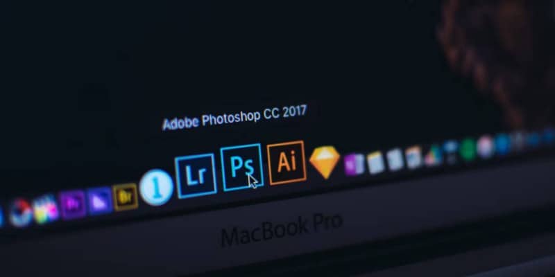 صورة لـ مقارنة بين Lightroom و Photoshop: ما هي الاختلافات؟ | 1n-yfBj63nObp1qSsmG-tAg-DzTechs