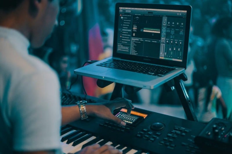 صورة لـ الأشياء التي يجب أن تعرفها عند شراء لوحة مفاتيح MIDI الأولى | 1vkBNJIaKZHKfOSqi5XZmMQ-DzTechs