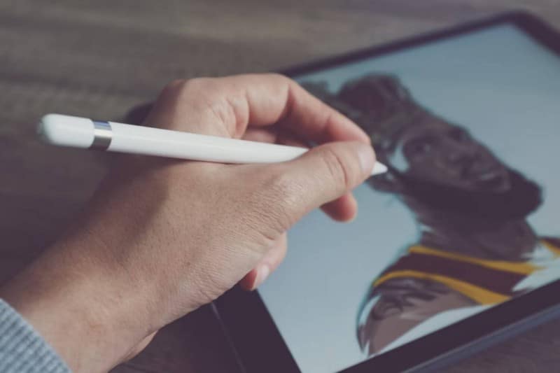 صورة لـ مقارنة بين الـ iPad وجهاز الرسم اللوحي: أيهما أفضل لإنشاء الرسومات الفنية؟ | 1ADiH102DKBdh752jqnc1Cg-DzTechs
