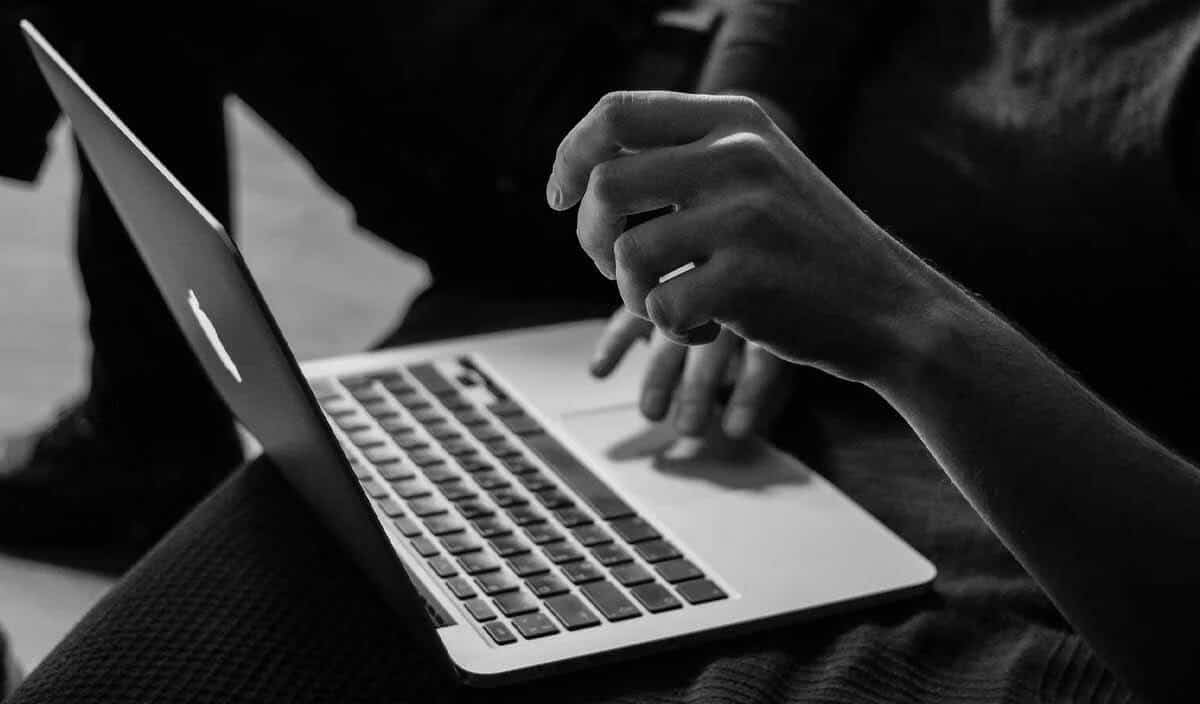 صورة لـ طرق تجعل الـ MacBook الخاص بك يدوم لأطول فترة مُمكنة | 1GAXifC1eNXd6WDcR2PMkxw-DzTechs