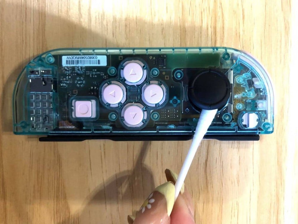 صورة لـ كيفية تنظيف Nintendo Switch وأجهزة التحكم (جوي-كون) بأمان | 1KLoKrIokuE2WTLifpJzW_Q-DzTechs