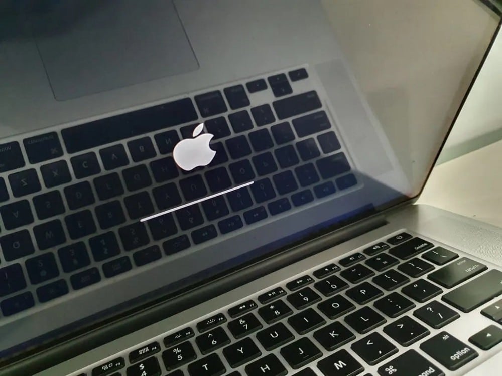 صورة لـ هل الـ Mac عالق على شعار Apple؟ إليك إصلاحات يجب تجربتها | 1M1_d1xK7h-ndEUYfp2kiBw-DzTechs