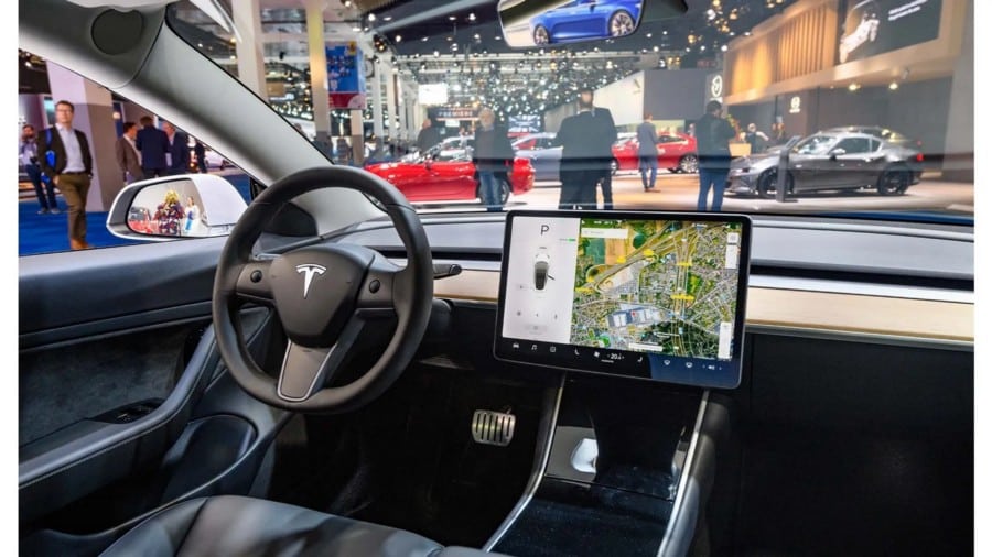 صورة لـ ميزات تقنية مُذهلة لمقصورة سيارات Tesla الداخلية يجب أن تعرفها | 1_Ro6WvnfK7rGF0FnH77t_A-DzTechs