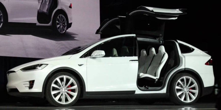 صورة لـ ميزات تقنية مُذهلة لمقصورة سيارات Tesla الداخلية يجب أن تعرفها | 1ex_rfr82FBnBEKecONMH4A-DzTechs