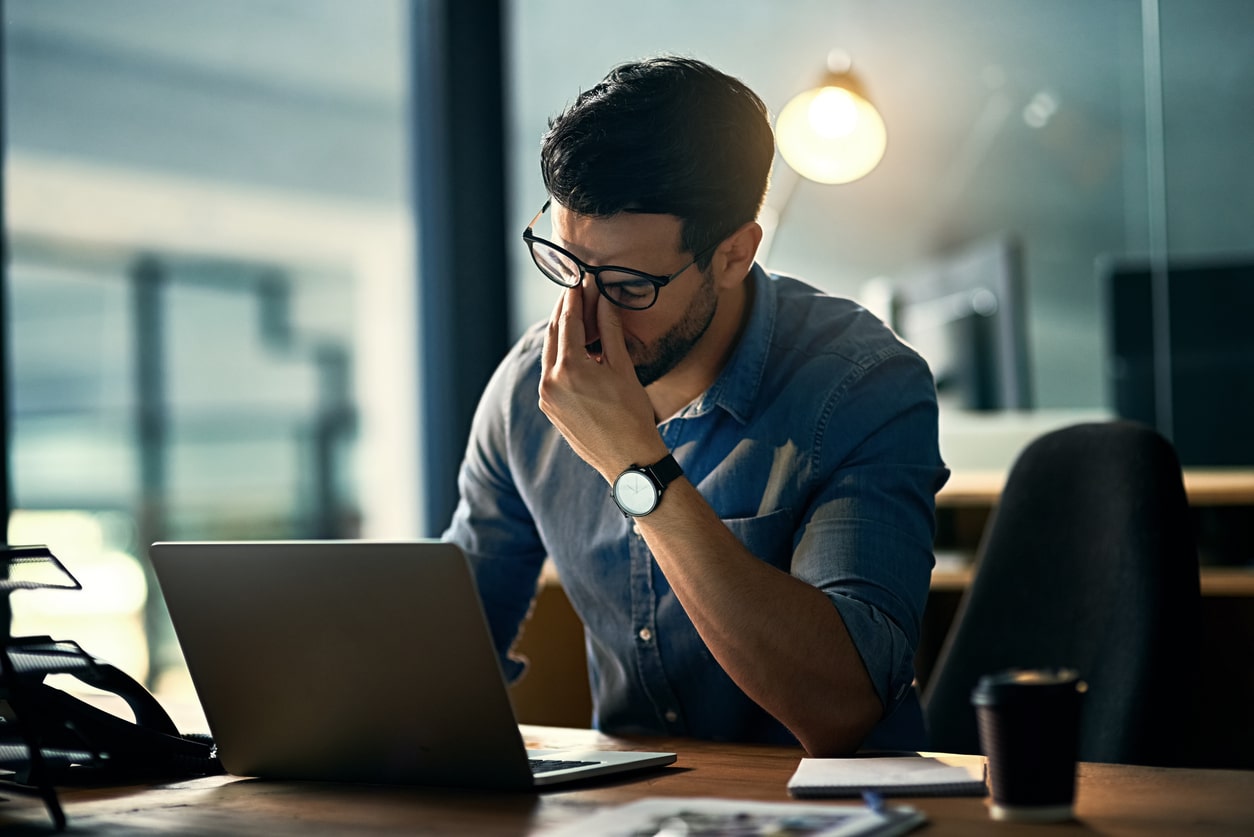 صورة لـ لماذا يعد التبديل بين تطبيقات العمل أمرًا سيئًا وكيفية حله | iStock-625738384-min