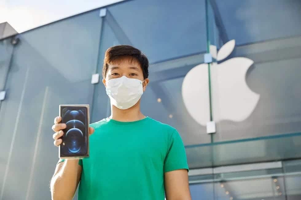 صورة لـ هل يجب عليك شراء الـ iPhone من Apple أو من شركة الاتصالات التي تستخدمها؟ | 1D2xSJ-Xe-4RM2-0qDQ-WHw-DzTechs
