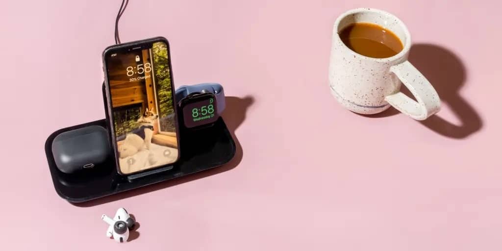 صورة لـ أفضل محطات الشحن 3 في 1 لمُنتجات Apple | 3in1charger-2048px-9058-2x1-1-min