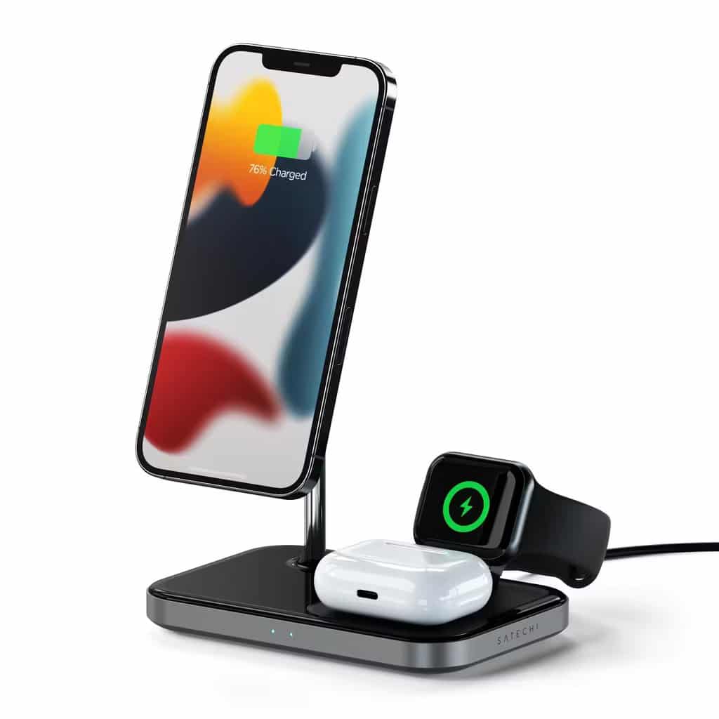صورة لـ أفضل محطات الشحن 3 في 1 لمُنتجات Apple | Satechi-3-in-1-Magnetic-Wireless-Charging-Stand.avif_