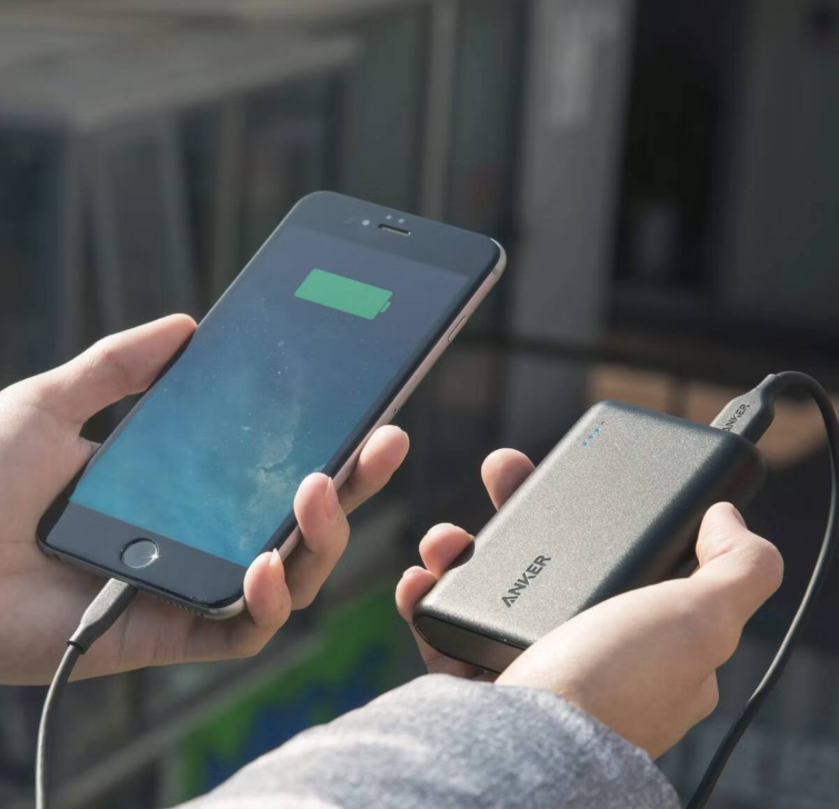 صورة لـ أفضل أدوات السفر للبقاء مُستمتعًا أثناء الرحلات الطويلة | anker-powercore-10-000mah-portable-charger-charging.avif_