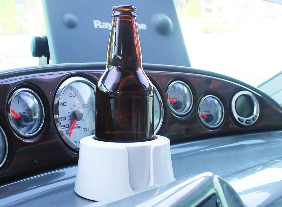 صورة لـ أفضل أجهزة تنظيم المكاتب ومُلحقاتها | hit-products-tablecoaster-with-glass-bottle.avif_
