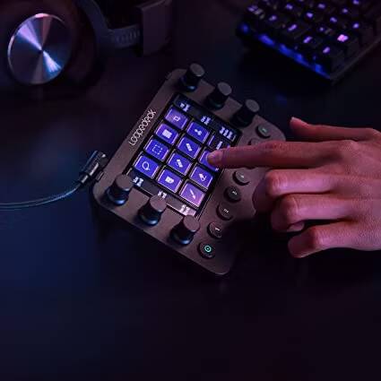 صورة لـ أفضل مجموعات البث لـ Twitch | loupe-deck-live-operated-by-hand.avif_