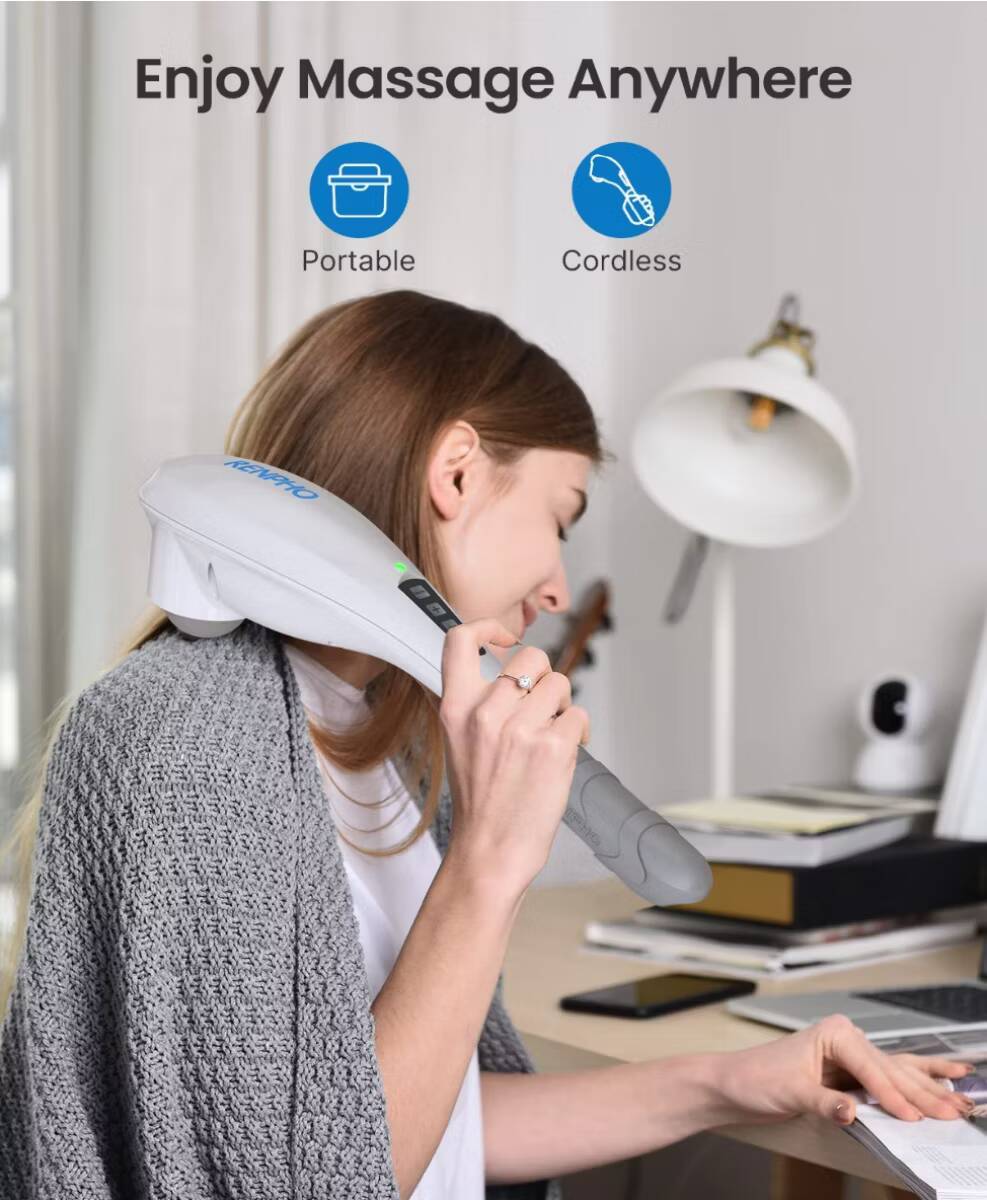 صورة لـ أفضل أدوات السفر للبقاء مُستمتعًا أثناء الرحلات الطويلة | renpho-rechargeable-deep-tissue-massager-in-use.avif_