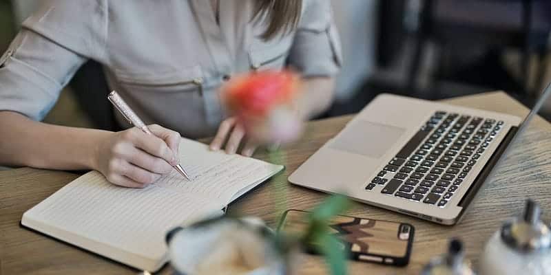 صورة لـ كيف تستخدم الوظائف المُختلفة تقنيات الذكاء الاصطناعي | 1qN_n8vnwgKqw6mwOz0KNUw-DzTechs